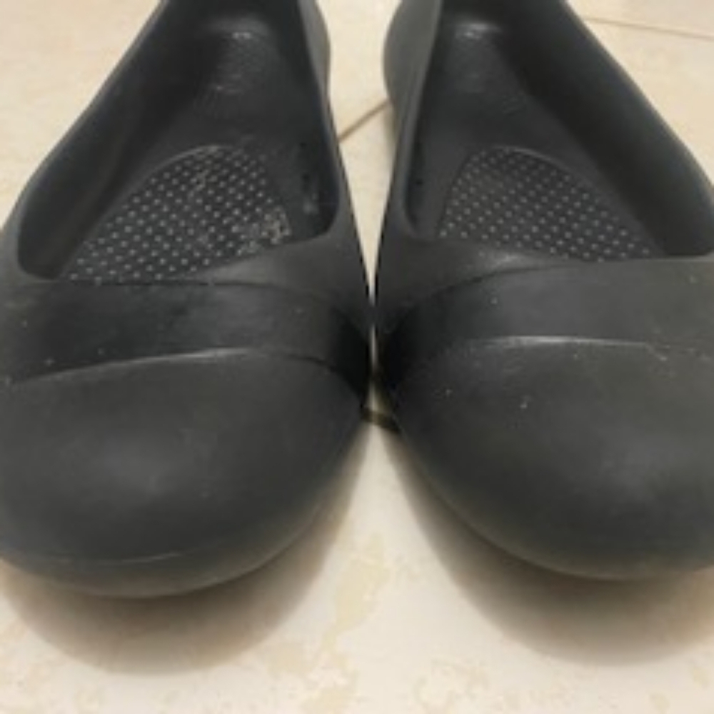 Black Crocs - Picture 2 of 5
